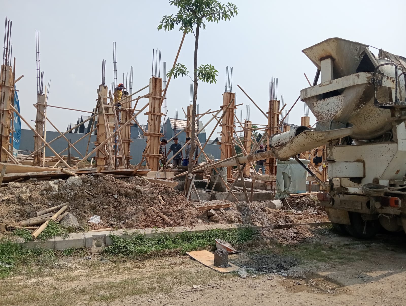 Pekerjaan Pengecoran Selesai